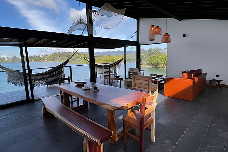 Villa frente a la represa vista a piedra del peñol