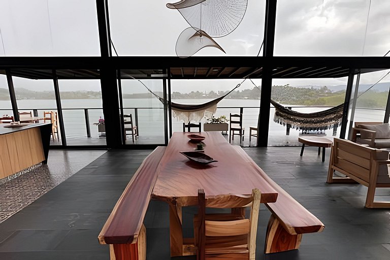 Villa frente a la represa vista a piedra del peñol