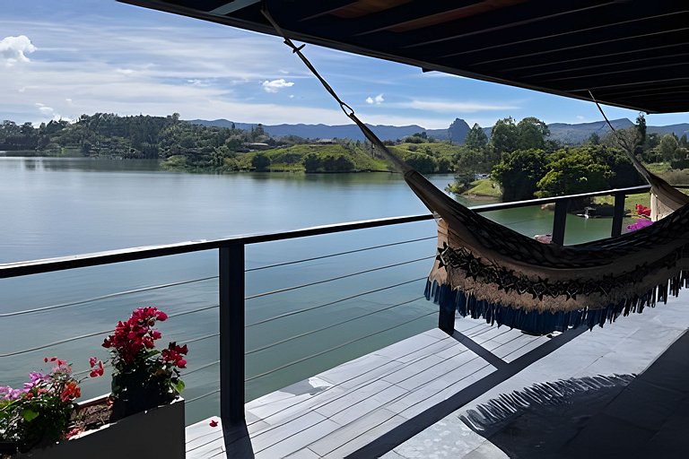 Villa frente a la represa vista a piedra del peñol