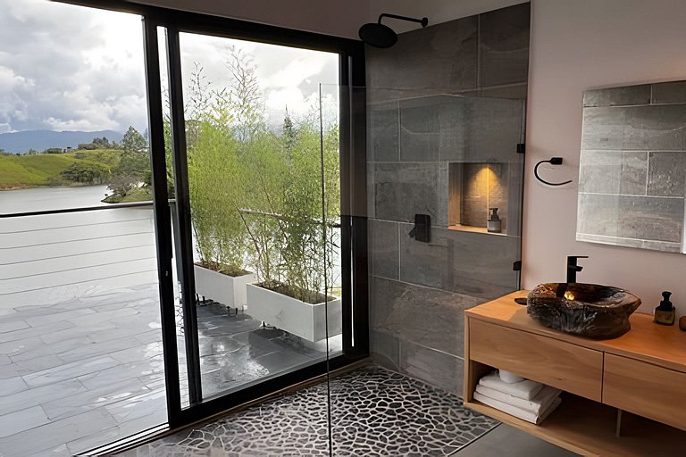 Villa frente a la represa vista a piedra del peñol