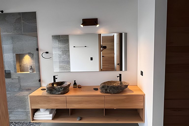 Villa frente a la represa vista a piedra del peñol