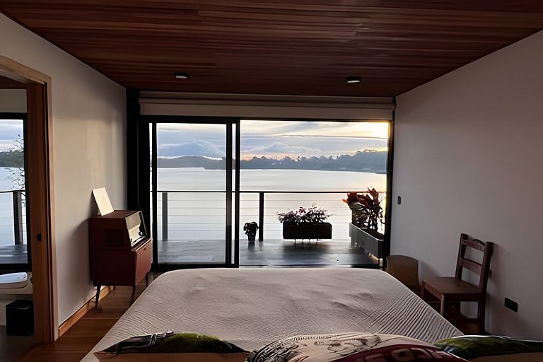 Villa frente a la represa vista a piedra del peñol