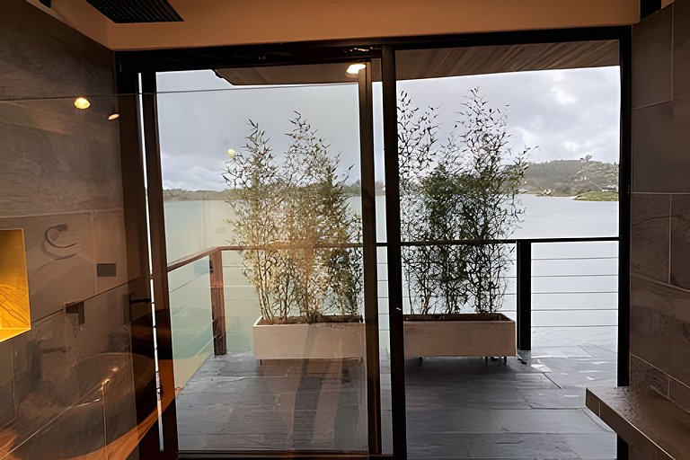 Villa frente a la represa vista a piedra del peñol