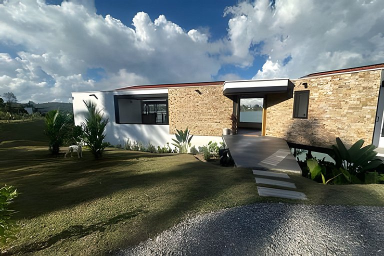 Villa frente a la represa vista a piedra del peñol