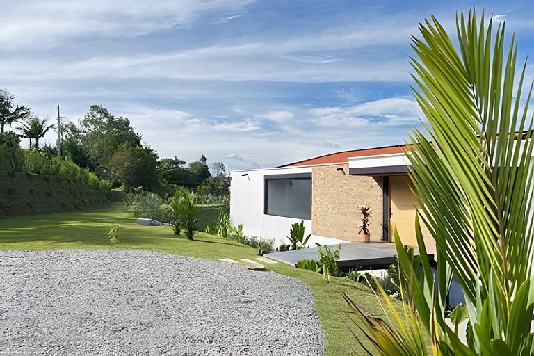 Villa frente a la represa vista a piedra del peñol