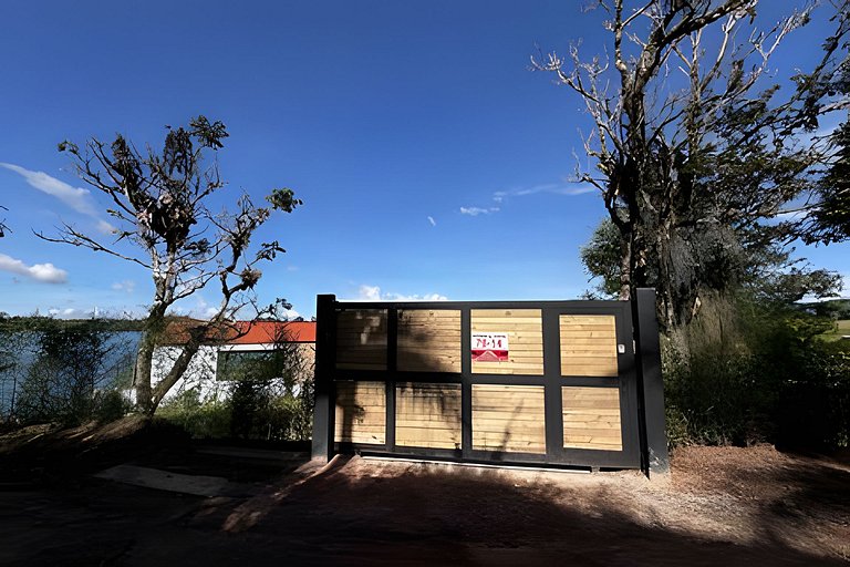 Villa frente a la represa vista a piedra del peñol