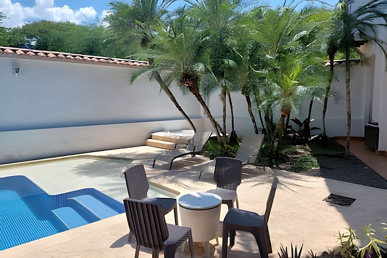 Casa en Cauca Viejo con piscina, jacuzzi y turco