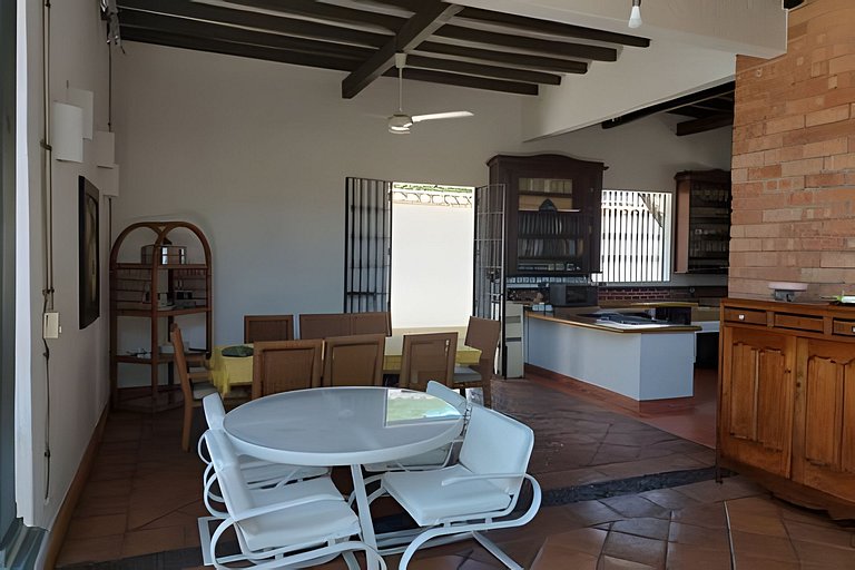 Casa en Cauca Viejo con piscina, jacuzzi y turco