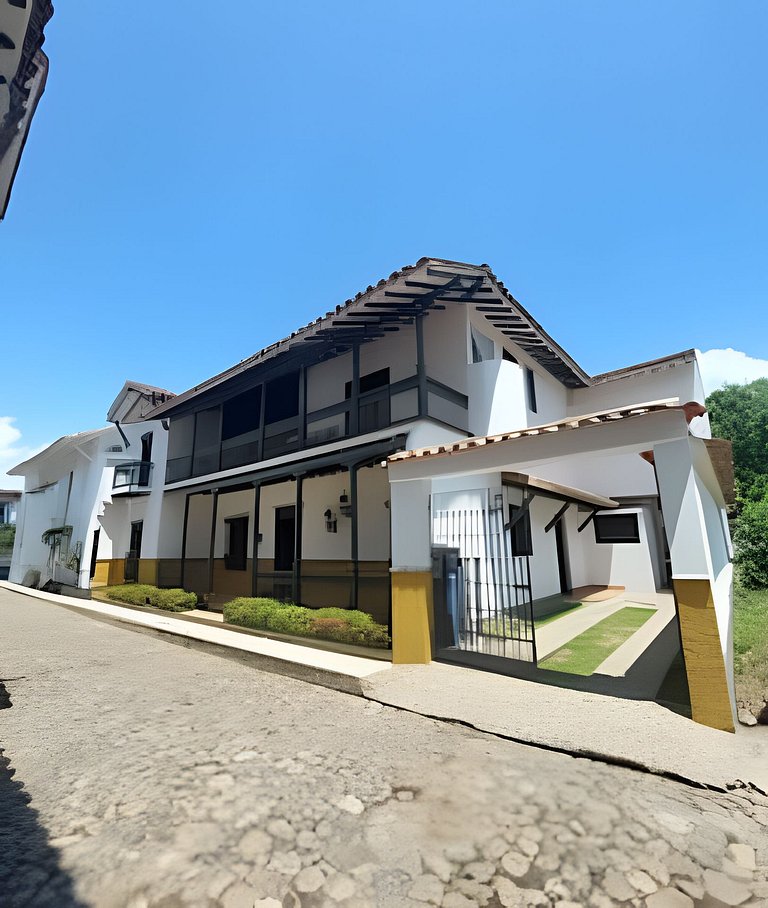Casa en Cauca Viejo con piscina, jacuzzi y turco