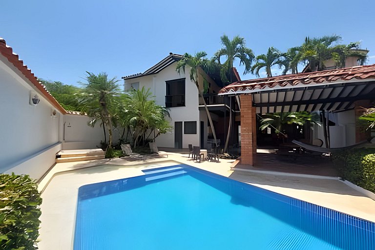 Casa en Cauca Viejo con piscina, jacuzzi y turco