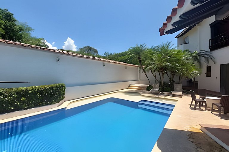 Casa en Cauca Viejo con piscina, jacuzzi y turco