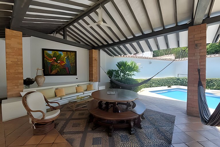 Casa en Cauca Viejo con piscina, jacuzzi y turco