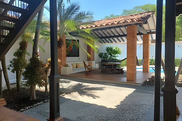 Casa en Cauca Viejo con piscina, jacuzzi y turco