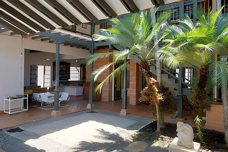 Casa en Cauca Viejo con piscina, jacuzzi y turco