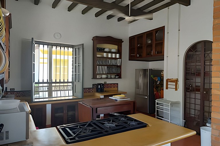 Casa en Cauca Viejo con piscina, jacuzzi y turco