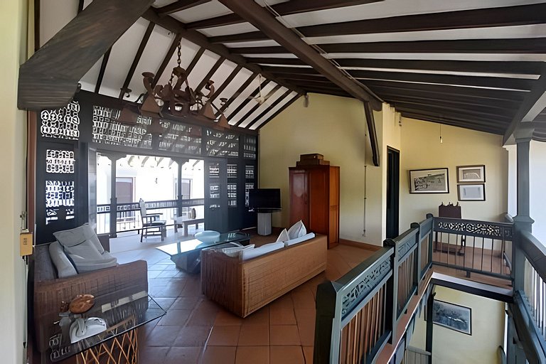 Casa en Cauca Viejo con piscina, jacuzzi y turco