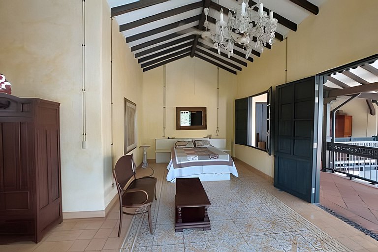 Casa en Cauca Viejo con piscina, jacuzzi y turco