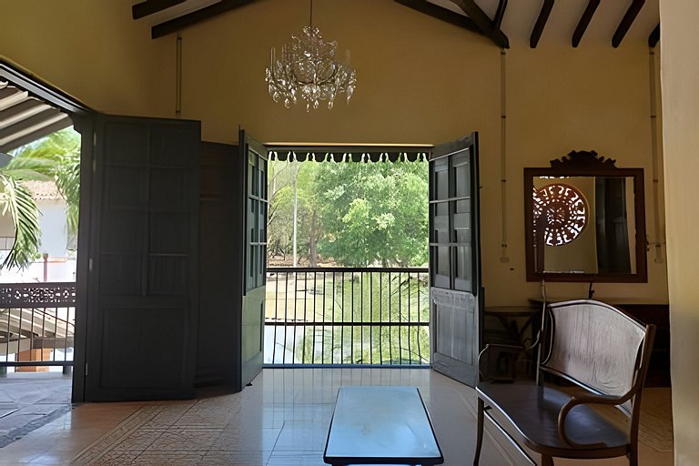 Casa en Cauca Viejo con piscina, jacuzzi y turco