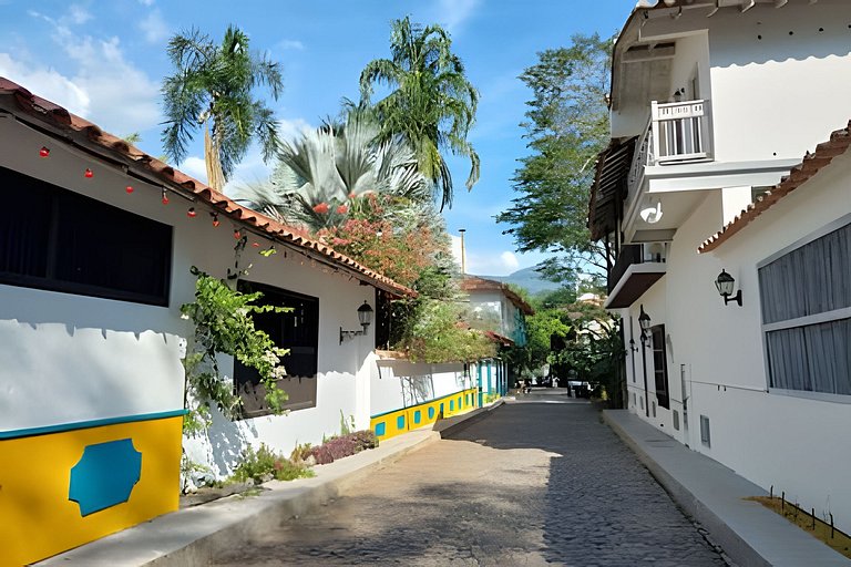 Casa en Cauca Viejo con piscina, jacuzzi y turco