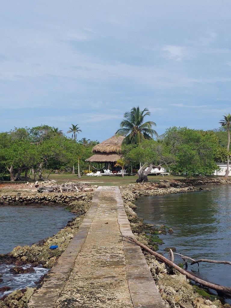 Cabaña ecológica frente al mar en isla fuerte