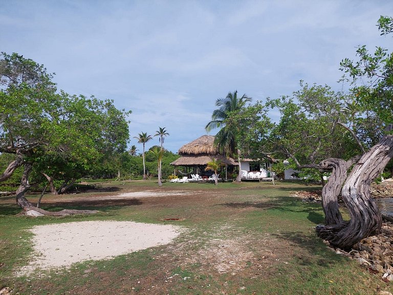 Cabaña ecológica frente al mar en isla fuerte