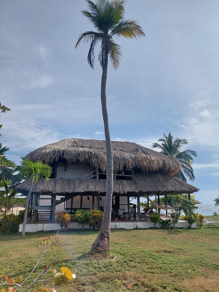 Cabaña ecológica frente al mar en isla fuerte